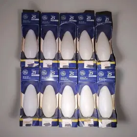 043168261289 GE Blunt Tip Pearlescent Candelabra Base Light