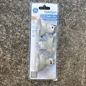 043168461016 GE Bulbs Base Floodlight Split Reflector Design