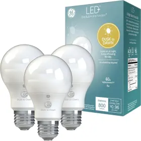 93101946 GE Led Dusk Dawn Light Bulbs Automatic
