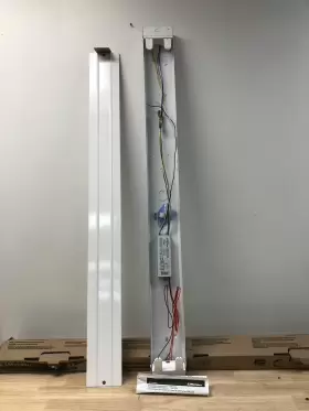 SSF240 METALUX Fluorescent Strip Light #3