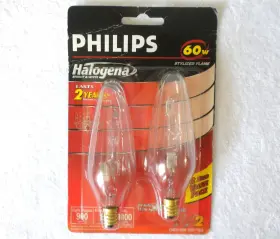 Philips 046677144524 2 Pack Stylized Flame Clear Candelabra 900 Lumens 60 Watt Bulbs