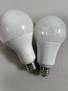 2700-2200K PHILIPS Light Bulbs Feit