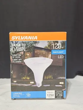 Sylvania 046135423260 Dusk To Dawn Par38 Led Light Bulb With Auto On/off Sensor 120w