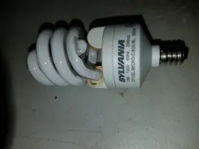 FZ1207 SYLVANIA Cfl Candlelight Base Bulb
