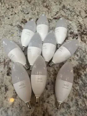 603522 WIZ Smart Candle Bulb
